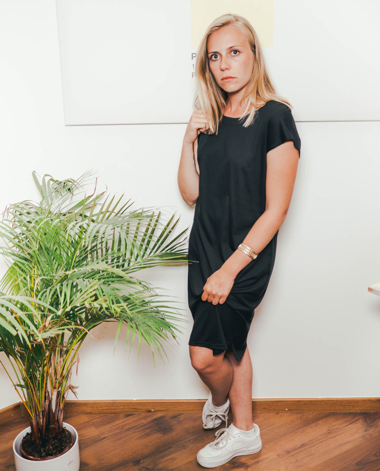 Damen Bio Midikleid schwarz mit kurzen Ärmeln Damen Bio Midikleid schwarz mit kurzen Ärmeln