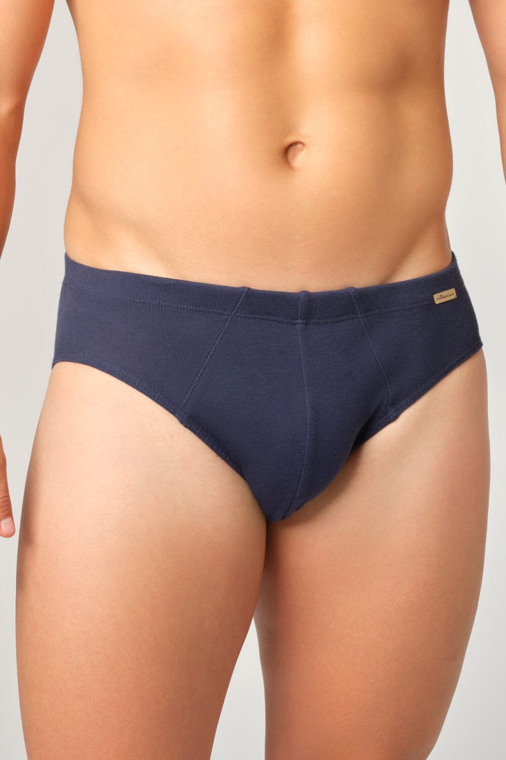 Nachhaltige Herren Unterhosen Nachhaltige Herren Unterhosen von Comazo - ein Mann mit einer blauen Unterhose