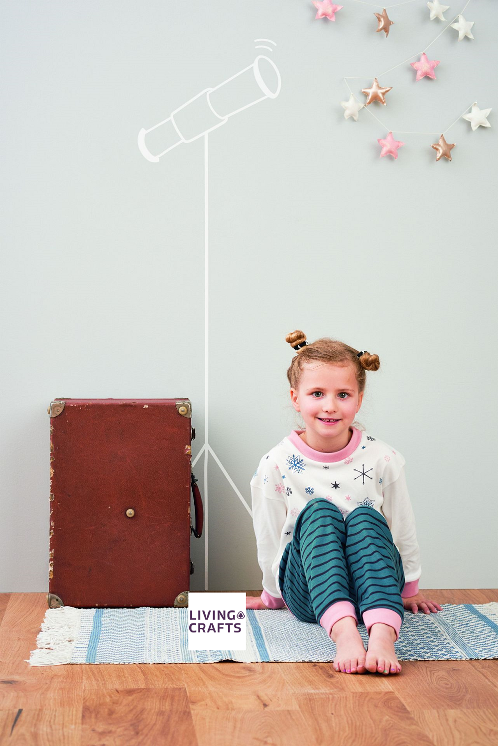 Kinder Schlafanzug nachhaltig entdecken - Living Crafts Kinder Schlafanzuege Mädchen mit einem living CRafts KInder schlafanzug